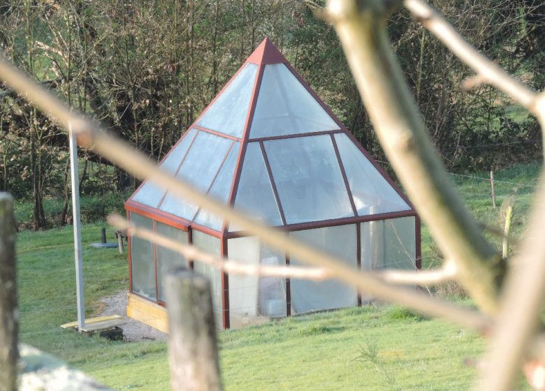 A L’ORÉE DES CHENES – LA PYRAMIDE HOME