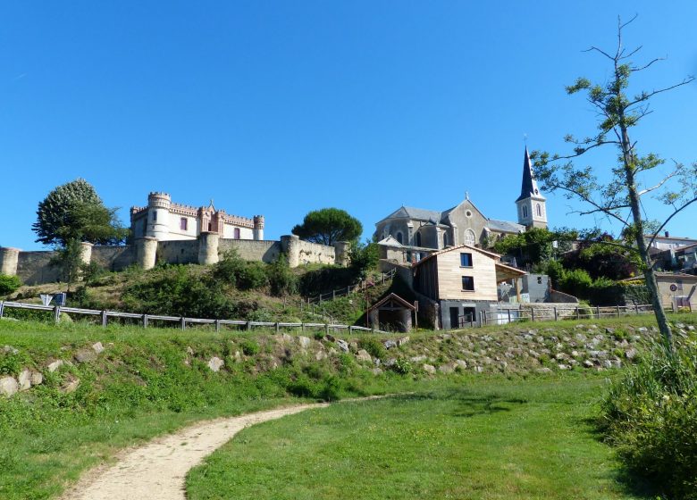 TOWN HALL LE GIROUARD